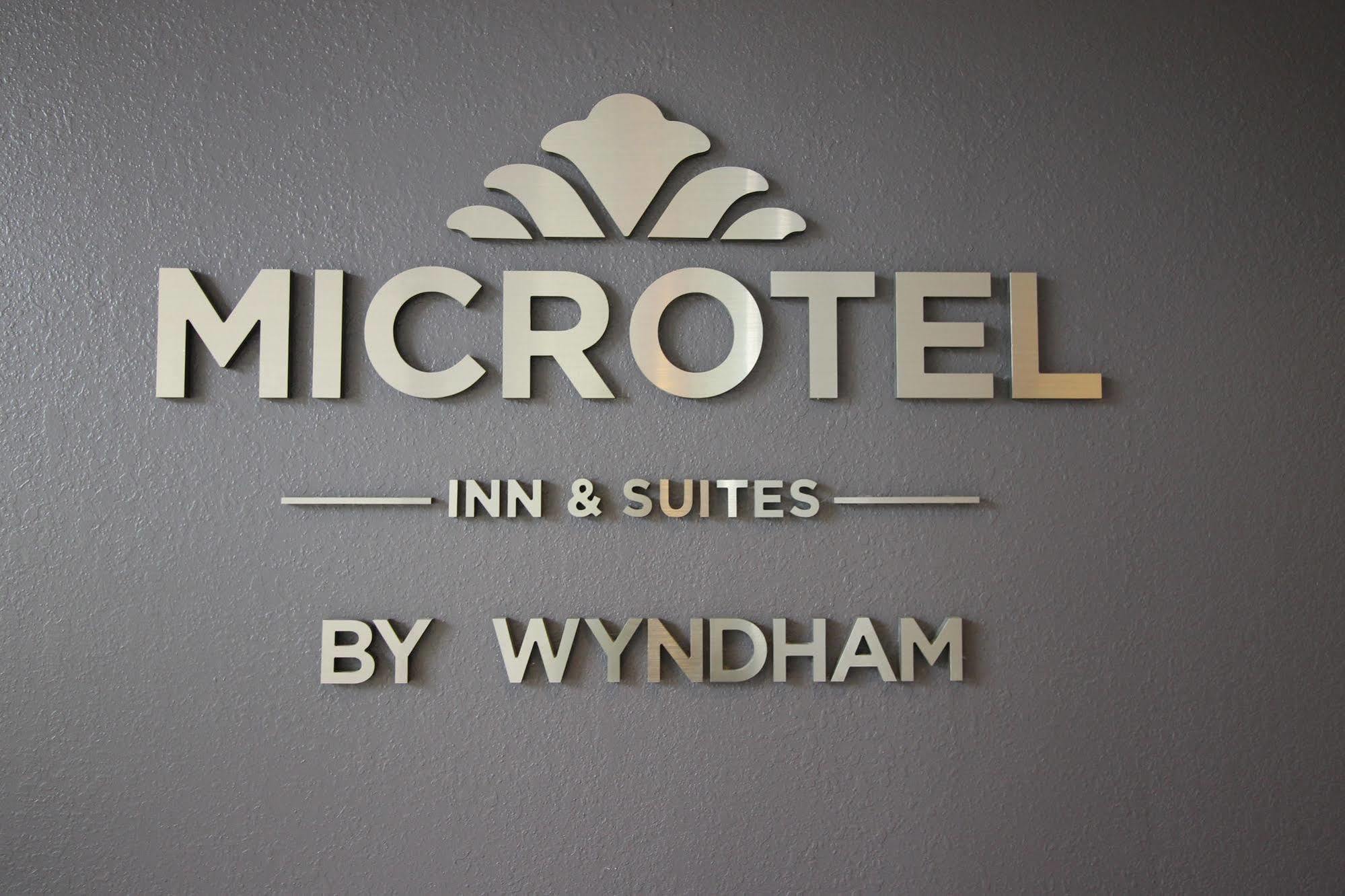 Microtel By Wyndham Victor Exterior photo